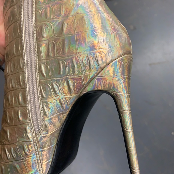 Women’s Knee High Pointed Toe Boots in Gold Holographic Faux Leather Croc Effect - Picture 10 of 12